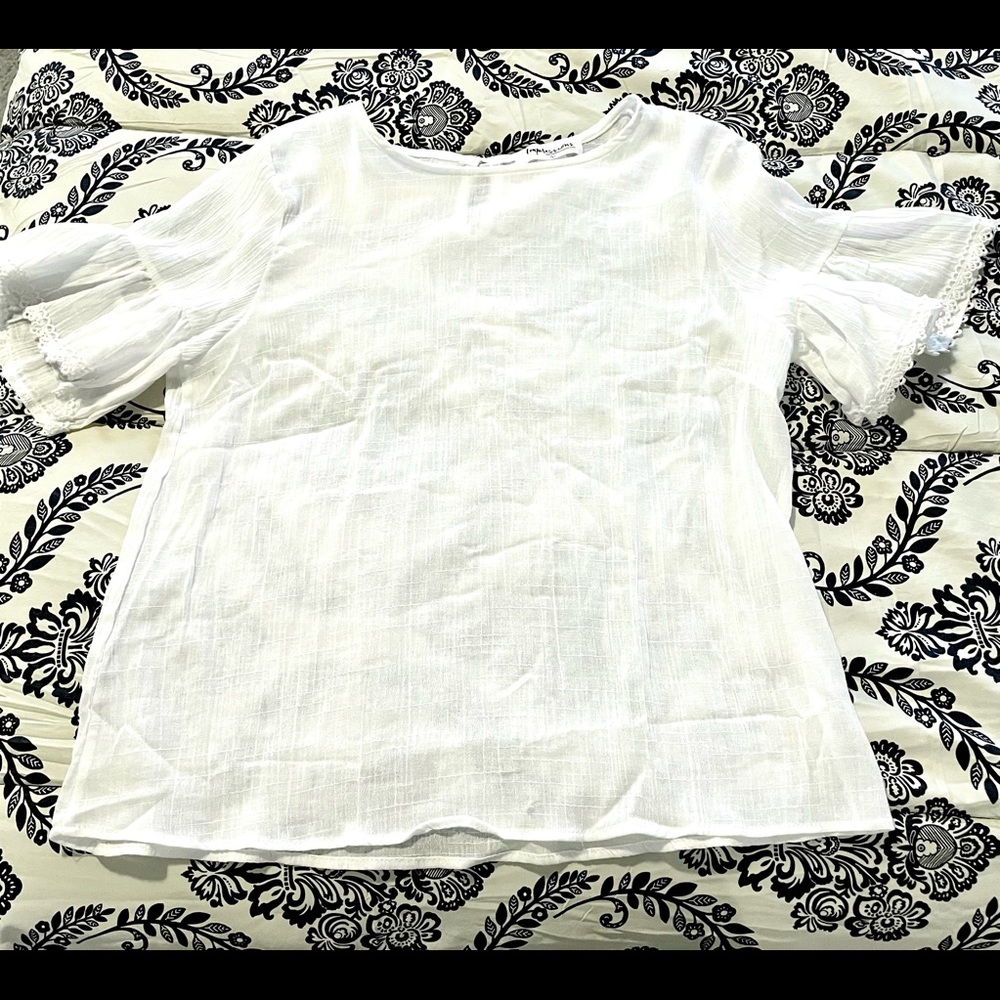 New without tags cute white top